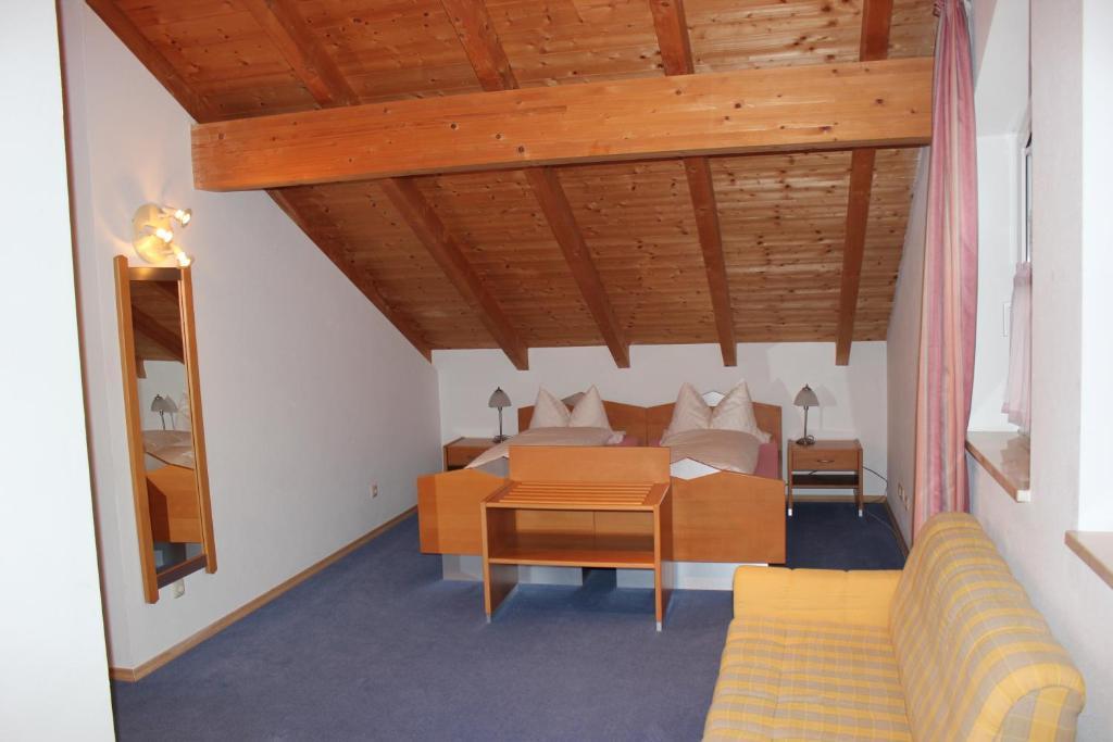 Pension Demmel, Bed & Breakfast Bruckmuhl Room photo